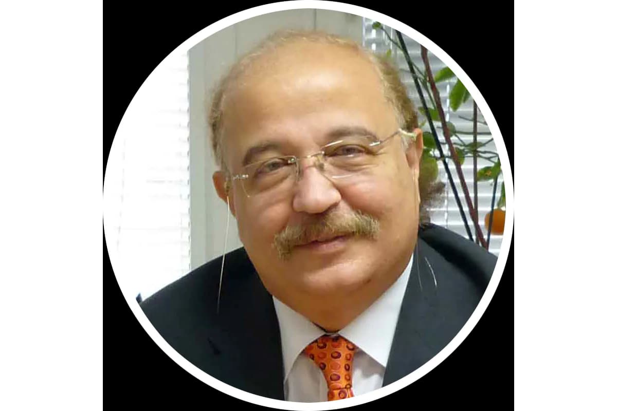 الدكتور عارف السويفى
