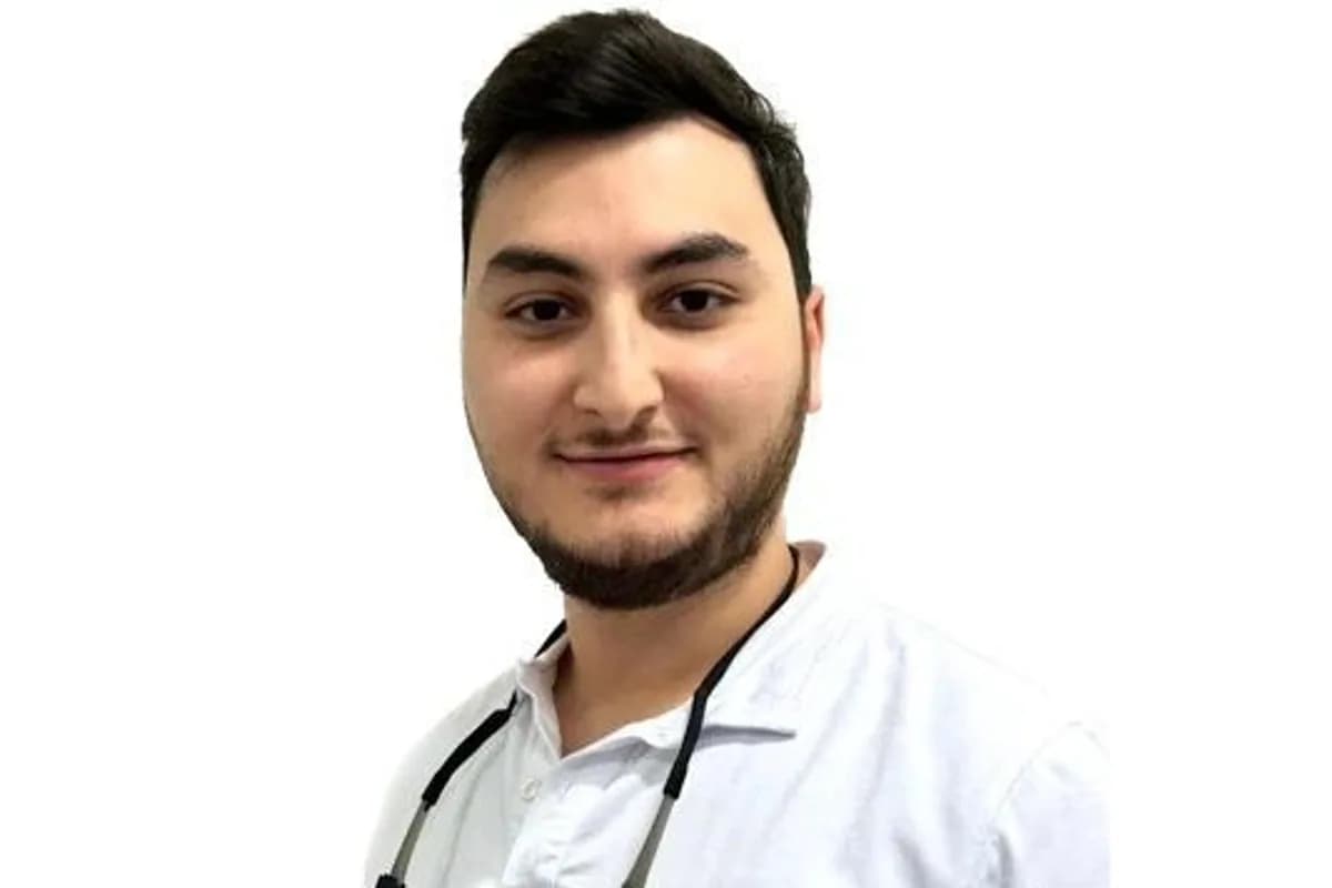 طبيب الأسنان علاء الدكر
