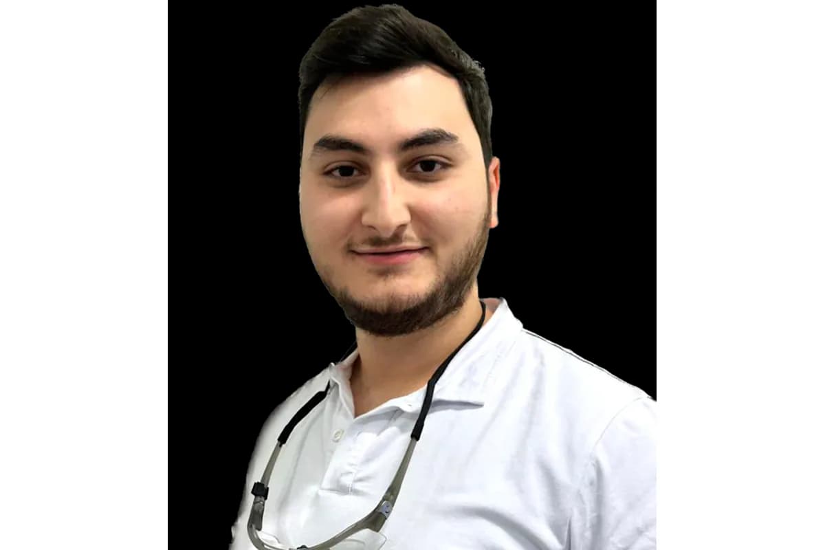 طبيب الأسنان علاء الدكر 3