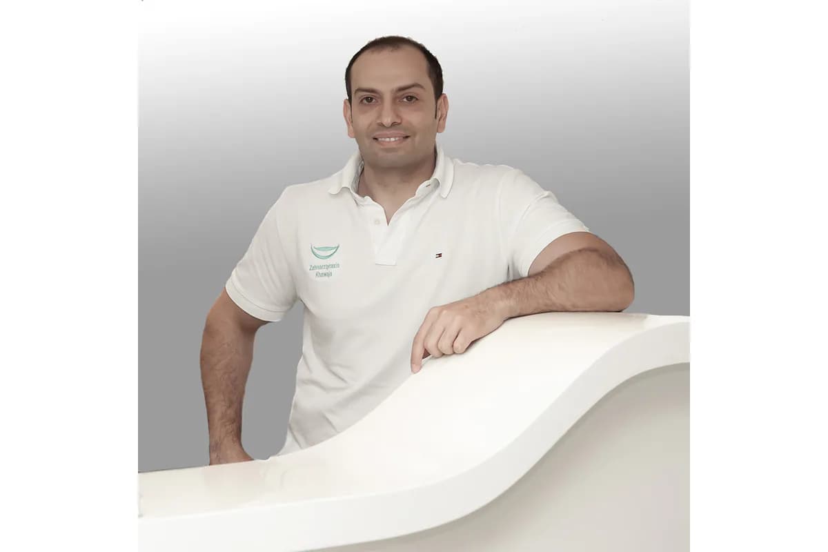 الدكتور هشام خواجة 2